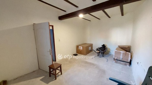 110 nm-es h�z elad� D�vav�nya