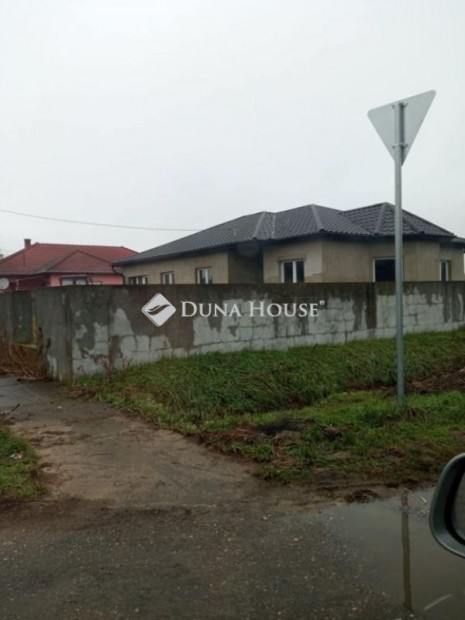 110 nm-es h�z elad� Dombr�d