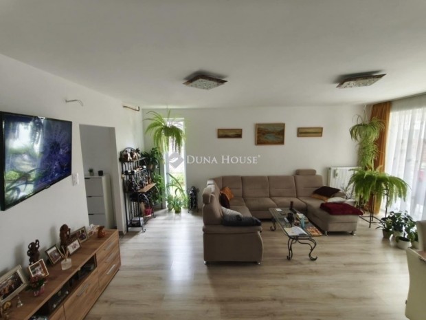 110 nm-es h�z elad� G�d