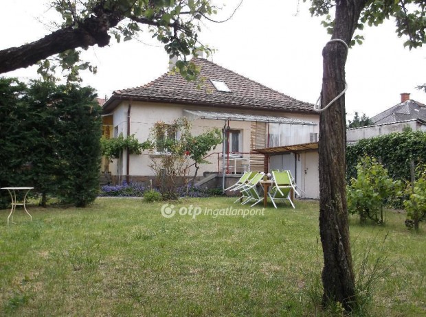 110 nm-es h�z elad� Gy�ngy�s