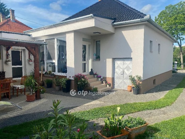 110 nm-es ház eladó Győr