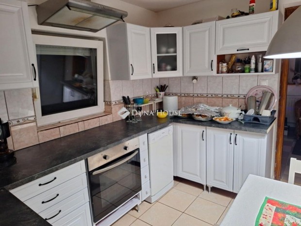 110 nm-es h�z elad� Kecskem�t