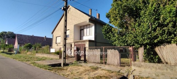 110 nm-es h�z elad� Szedres