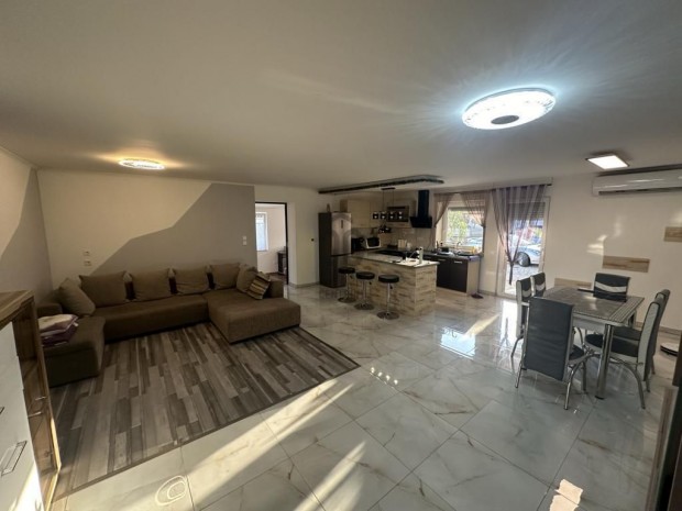 110 nm-es h�z elad� Zalaszentgr�t