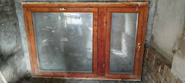 110x170 cm fa buk-nyl ablak