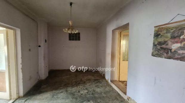 113 nm-es h�z elad� Eger