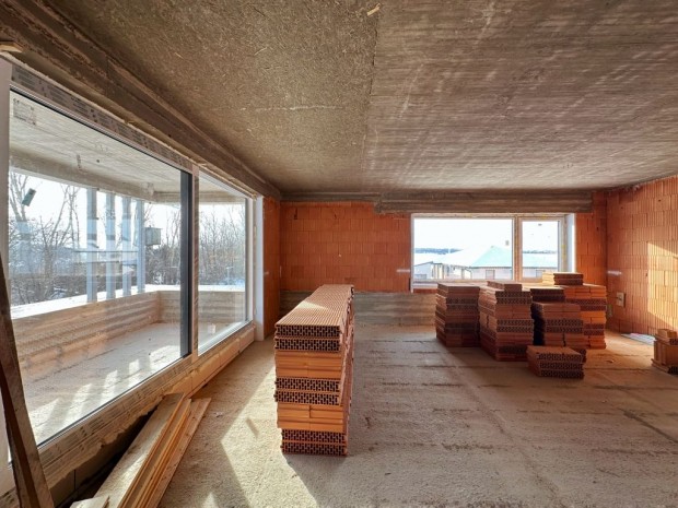 113 nm-es lak�s elad� Koz�rmisleny