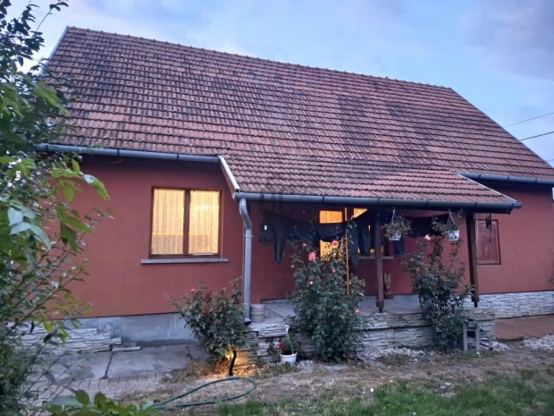 114 nm-es h�z elad� Cegl�d