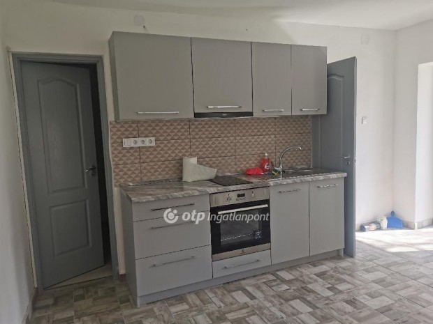 114 nm-es h�z elad� Majosh�za