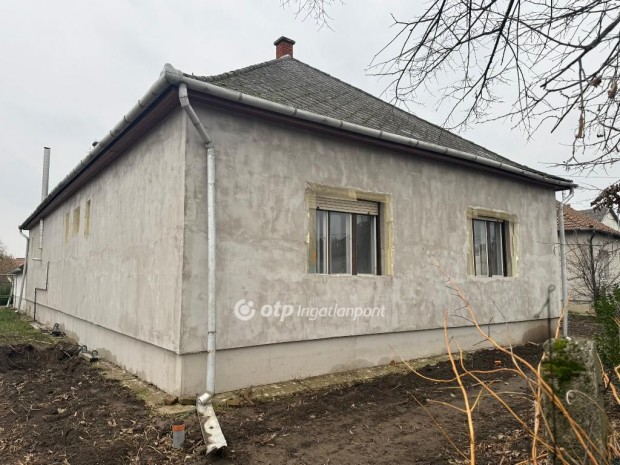 114 nm-es h�z elad� Tiszaf�red