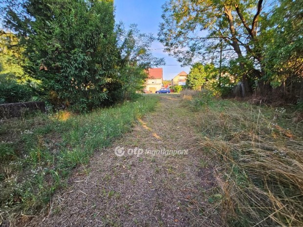 1152 nm-es telek elad� Dunaalm�s