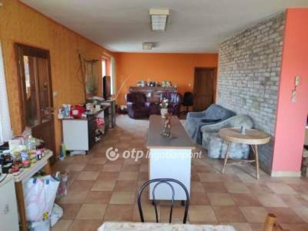 115 nm-es h�z elad� Nagyr�v