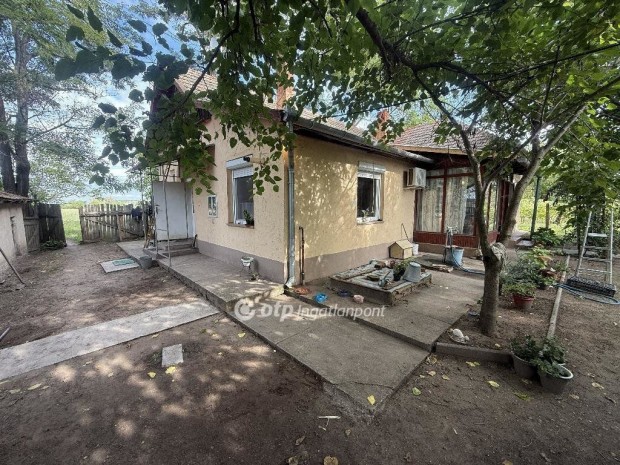 115 nm-es h�z elad� Tiszak�cske