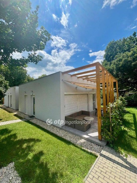 116 nm-es h�z elad� Balatonudvari