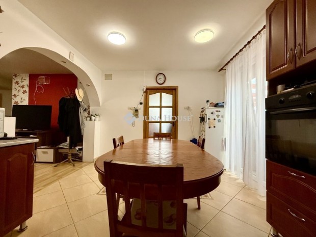 116 nm-es h�z elad� B�k�scsaba