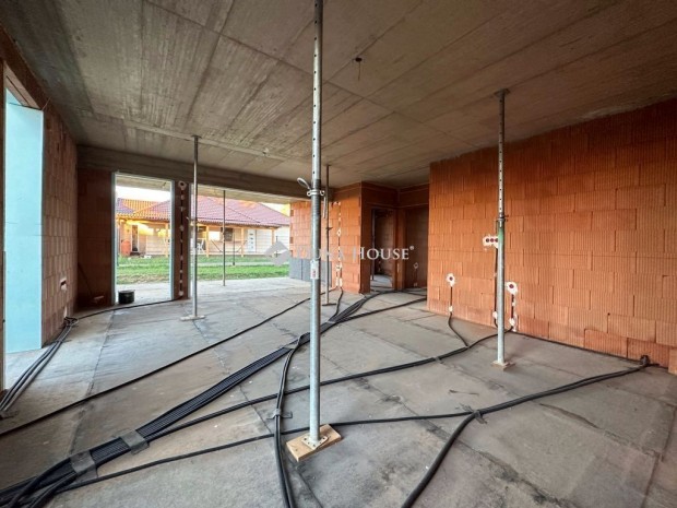 116 nm-es lak�s elad� Koz�rmisleny