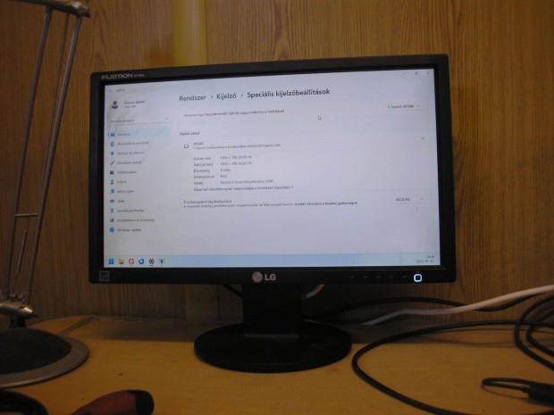 11794 LG Flatron W1946S-BF LCD monitor CCFL 19" 1366x768 VGA 5ms