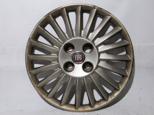 118785 Fiat Punto 15"-os dsztrcsa, a kpen lthat srlssel