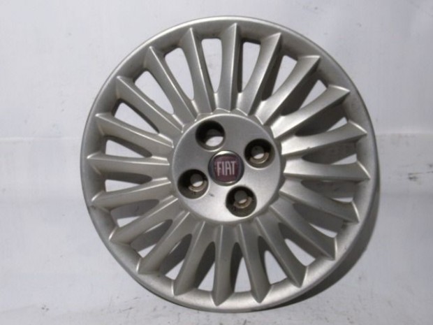 118786 Fiat Punto 15"-os dsztrcsa, a kpen lthat srlssel