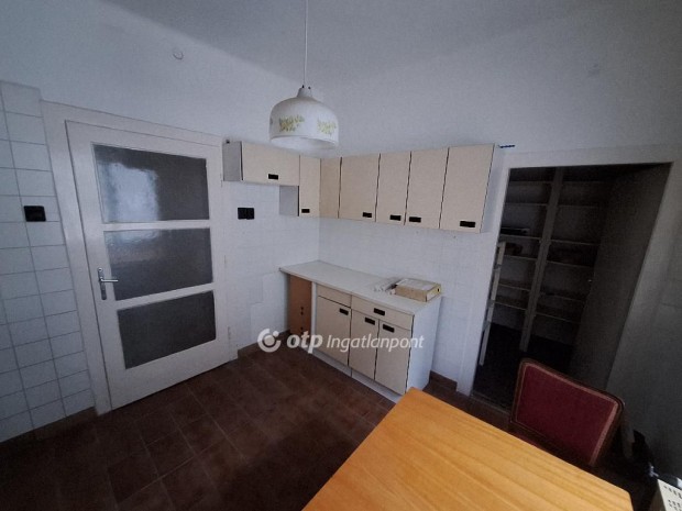 118 nm-es h�z elad� Salg�tarj�n