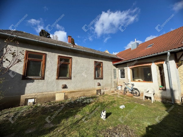 118 nm-es h�z elad� Szombathely