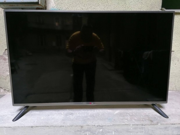119centis LG full HD smart led tv elad. 