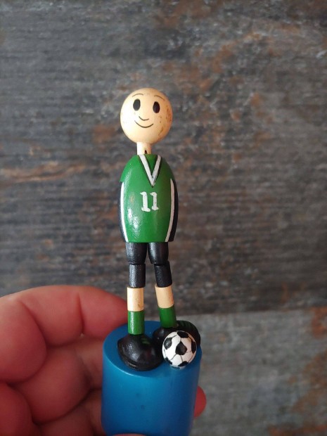 11 es Fradi focista figura gombnyomsra sszecsuklik retro
