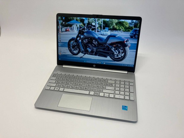 11-generci HP Core i3 laptop 8/256/Garancia