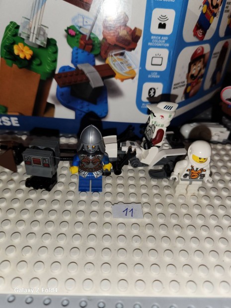 11 lego figurk nagyon olcson 