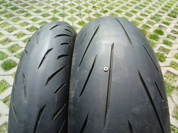 120/70-17 & 180/55-17 Bridgestone S22 motorgumi pár 2021-2023.évj. 90%