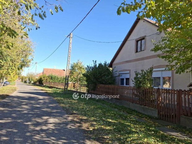 120 nm-es h�z elad� Cs�km�