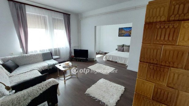 120 nm-es h�z elad� Csongr�d