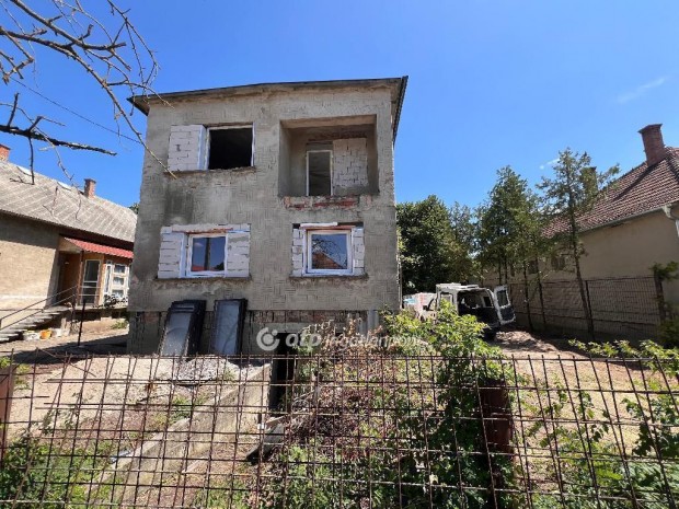 120 nm-es h�z elad� Kiskunlach�za