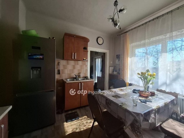 120 nm-es h�z elad� K�tegy�n