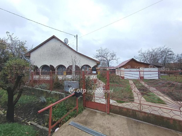 120 nm-es h�z elad� Tiszaszentimre