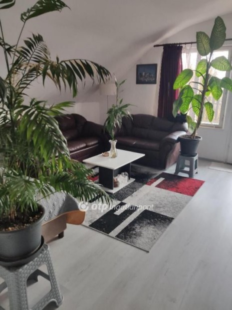 120 nm-es lak�s elad� Szigethalom