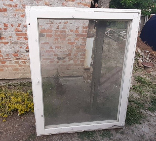 120 x 150 bukó-nyíló ablak eladó