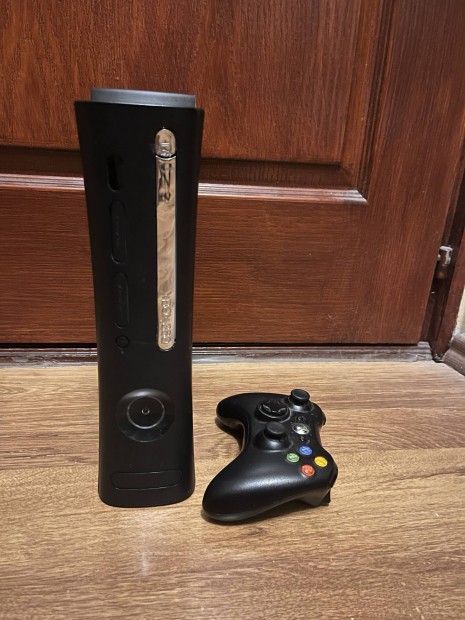 120gb-os Xbox 360 konzol elad