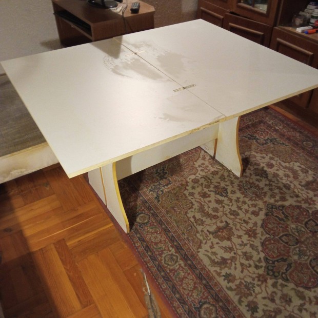 120x98 cm Sztnyithat Asztal (kispest)