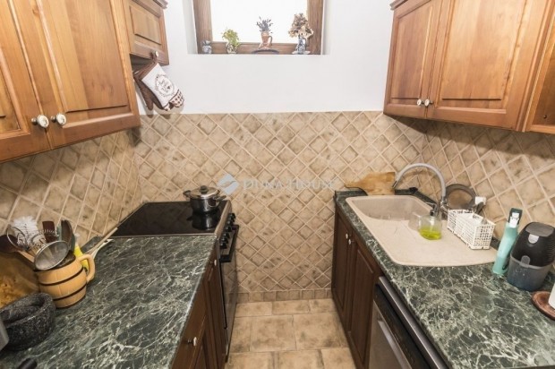 122 nm-es h�z elad� K�szeg