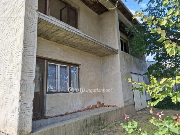 123 nm-es h�z elad� Tiszatelek