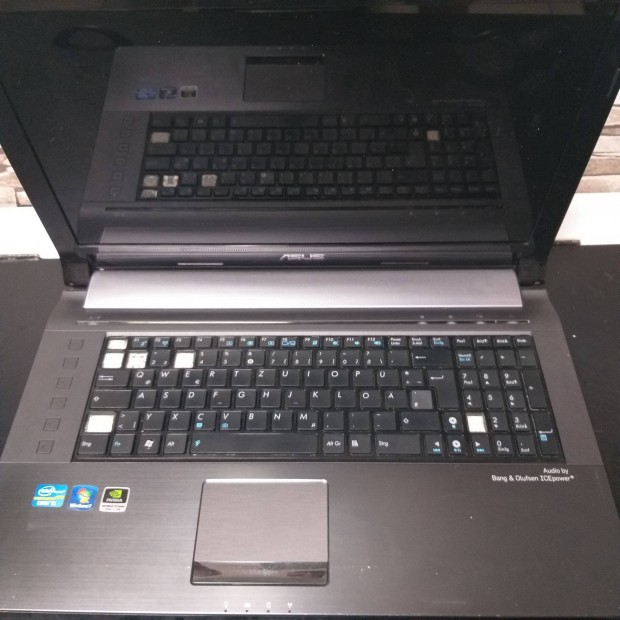 124.Asus X7BS laptop i5-s processzorral memri leszort nincsen,egy