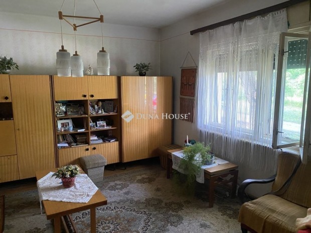 124 nm-es h�z elad� Bakonyk�ti