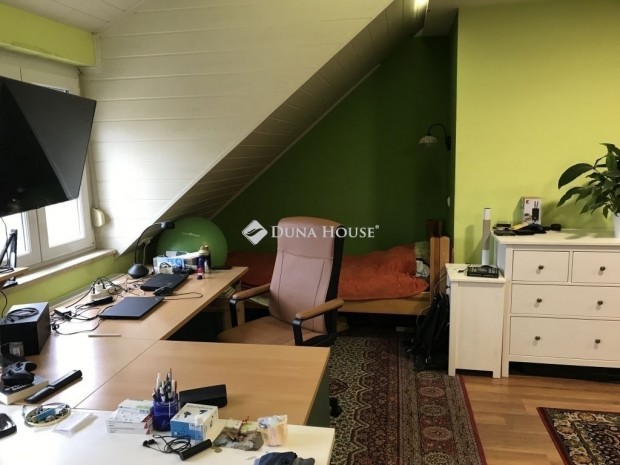 124 nm-es h�z elad� Lovasber�ny