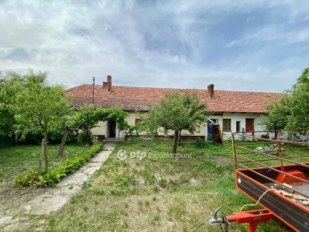 125 nm-es h�z elad� Kiskunmajsa