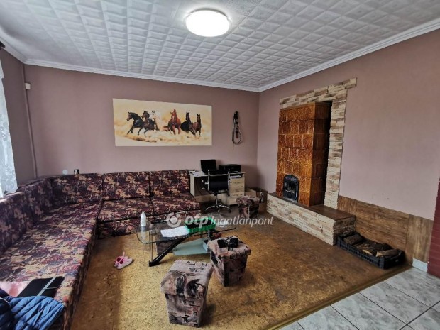 125 nm-es h�z elad� Kissz�ll�s