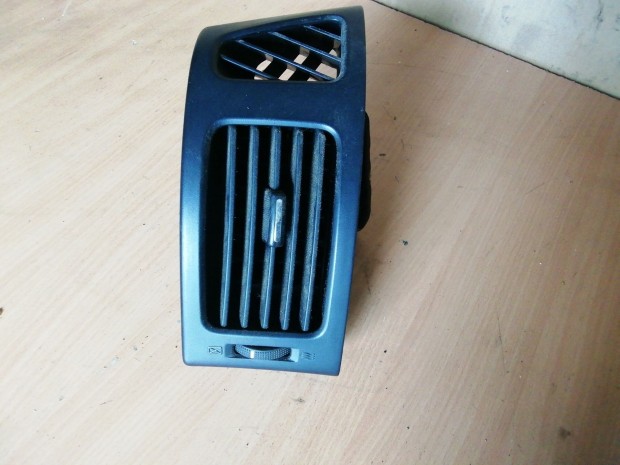 126786 Hyundai I 30 2008-2012 bal oldali levegő beömlő