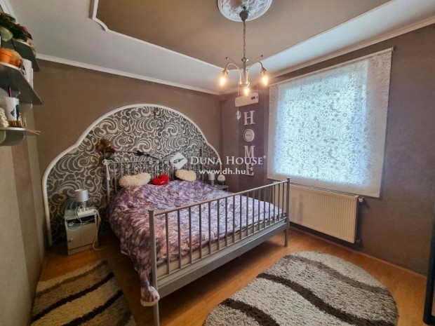 126 nm-es h�z elad� Magl�d