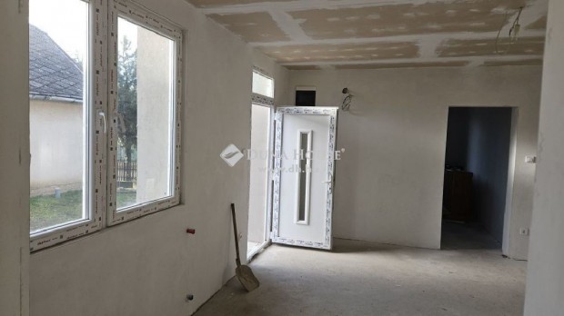 126 nm-es h�z elad� S�rbog�rd