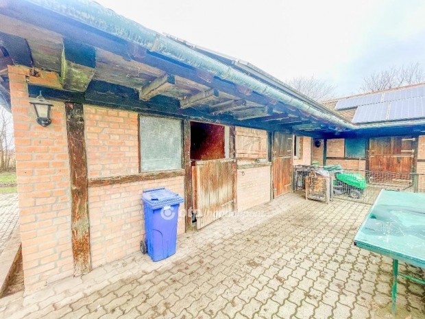 127 nm-es h�z elad� Feh�rt�